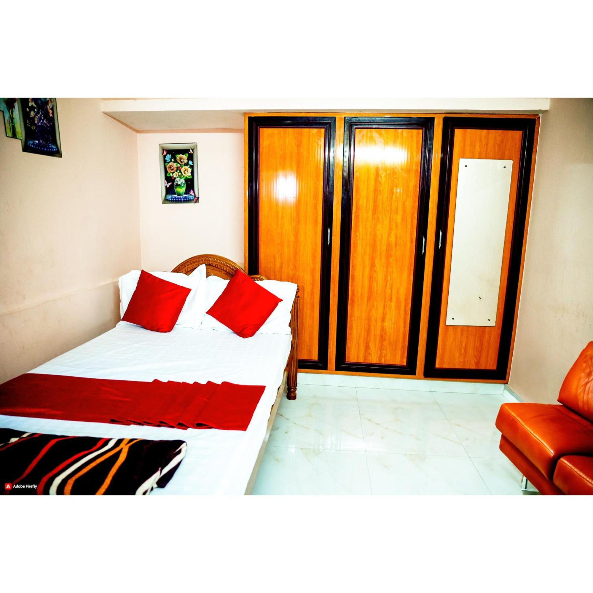 Garuda Grand Apartment ตีรูปาติ ภายนอก รูปภาพ