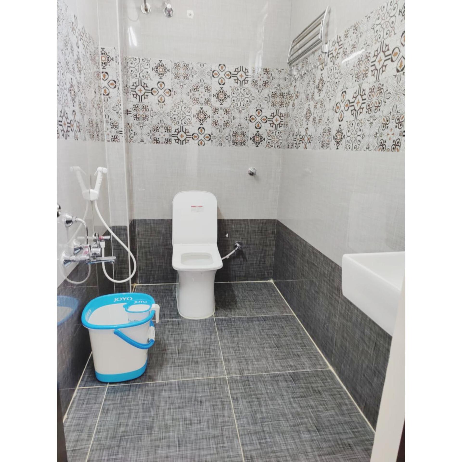 Garuda Grand Apartment ตีรูปาติ ภายนอก รูปภาพ